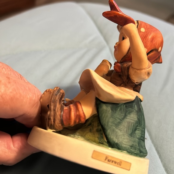 Hummel - Picture 3 of 3